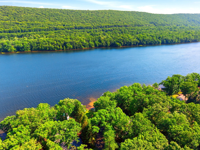 3 bedroom Lakefront Contemporary on Power-boating Lake! - photo 38