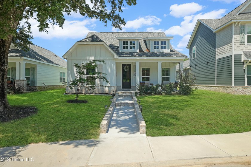 OPEN HOUSE SATURDAY, 6/20, 11:00 - 1:00!! Half a block off the - photo 2
