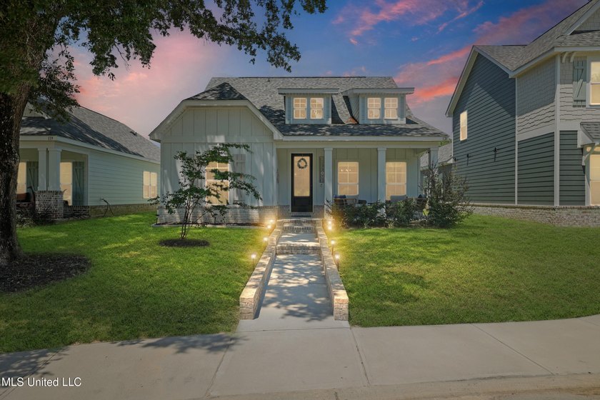 OPEN HOUSE SATURDAY, 6/20, 11:00 - 1:00!! Half a block off the - photo 3
