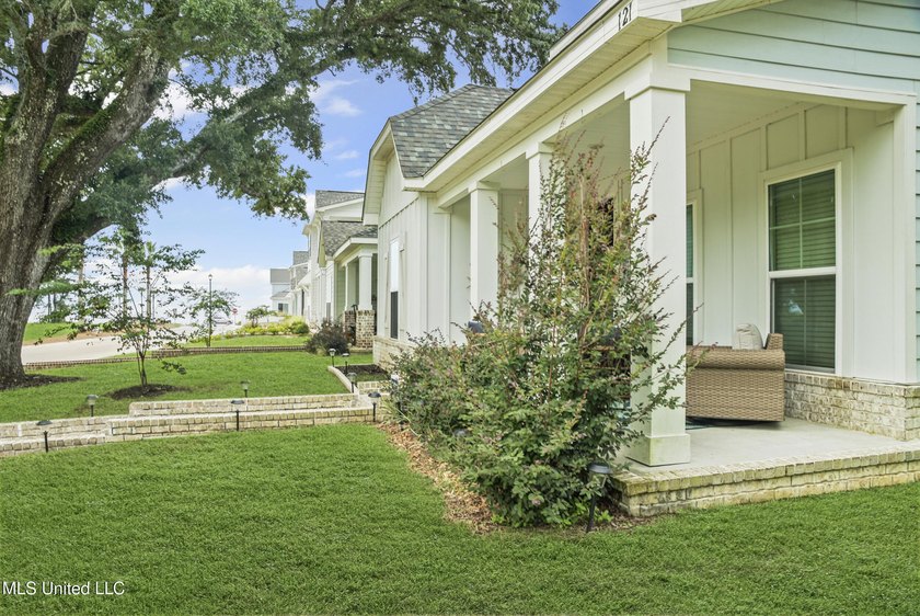 OPEN HOUSE SATURDAY, 6/20, 11:00 - 1:00!! Half a block off the - photo 6