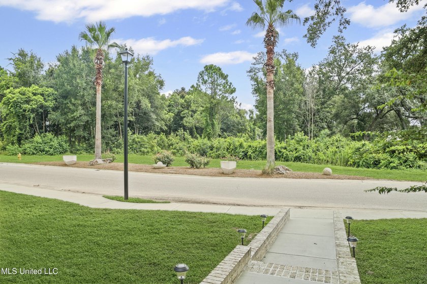OPEN HOUSE SATURDAY, 6/20, 11:00 - 1:00!! Half a block off the - photo 8