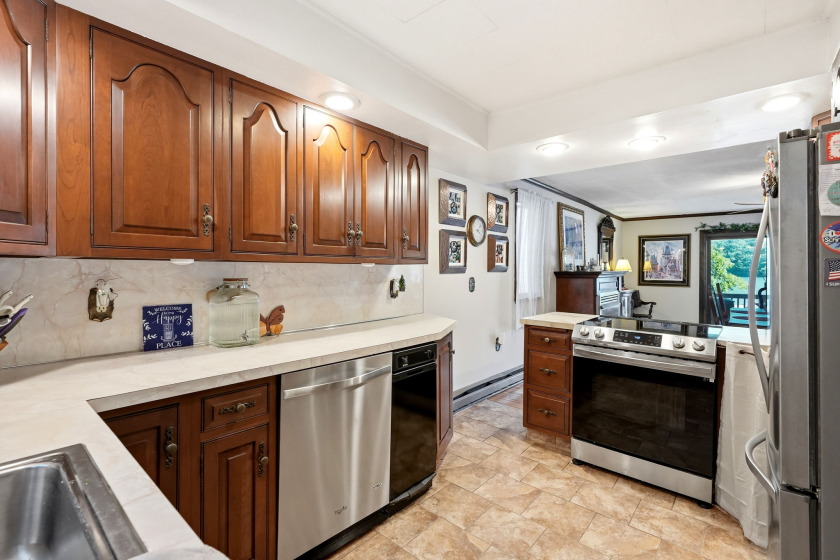 3 bedroom Lakefront Contemporary on Power-boating Lake! - photo 18