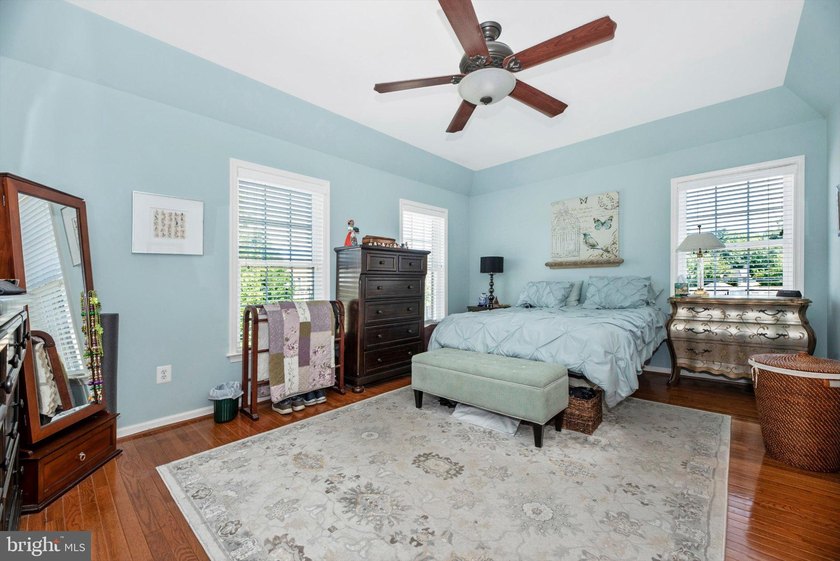 This beautifully updated end-unit Colonial townhouse in the Mill - photo 12