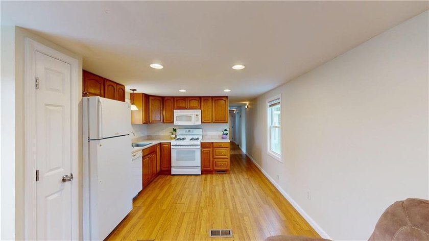 Welcome to easy, low-maintenance living in this well-kept 1985 - photo 14