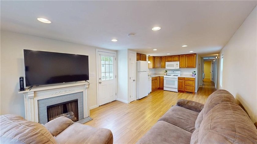 Welcome to easy, low-maintenance living in this well-kept 1985 - photo 15