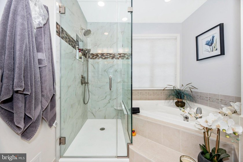This beautifully updated end-unit Colonial townhouse in the Mill - photo 15