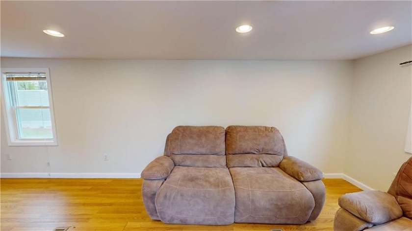 Welcome to easy, low-maintenance living in this well-kept 1985 - photo 19