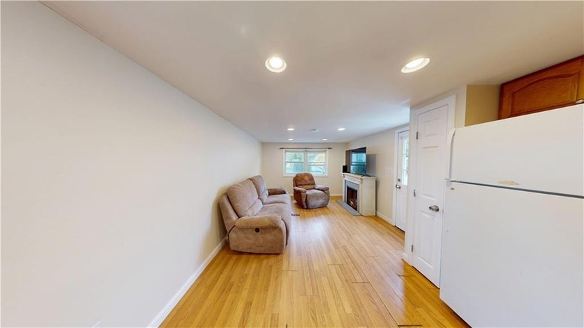 Welcome to easy, low-maintenance living in this well-kept 1985 - photo 24