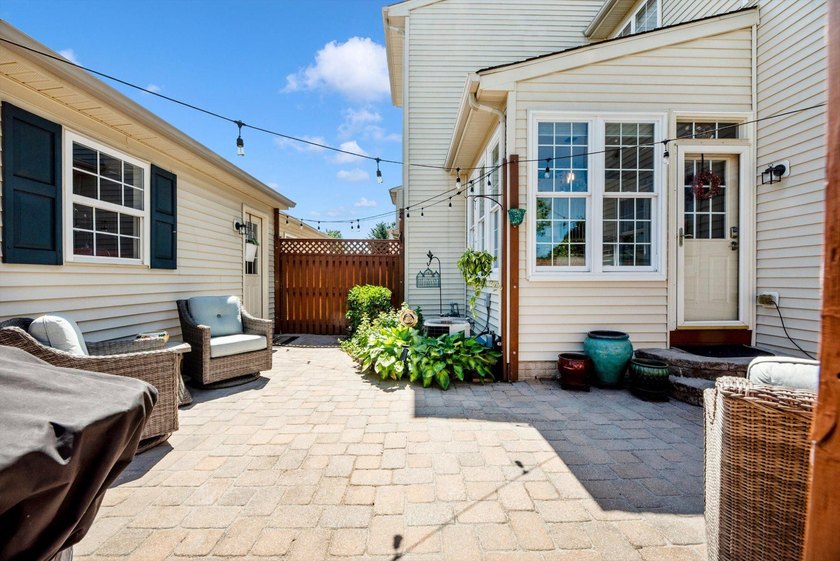 This beautifully updated end-unit Colonial townhouse in the Mill - photo 27