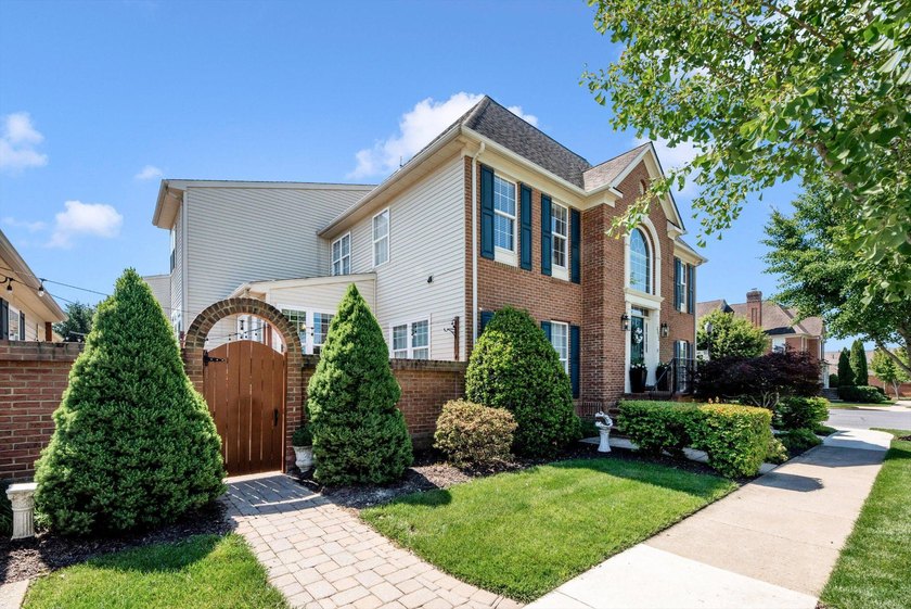 This beautifully updated end-unit Colonial townhouse in the Mill - photo 29