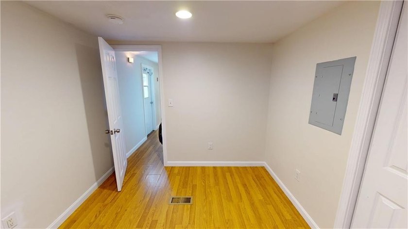Welcome to easy, low-maintenance living in this well-kept 1985 - photo 32