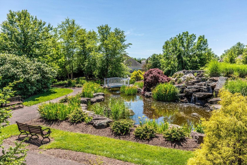 This beautifully updated end-unit Colonial townhouse in the Mill - photo 35