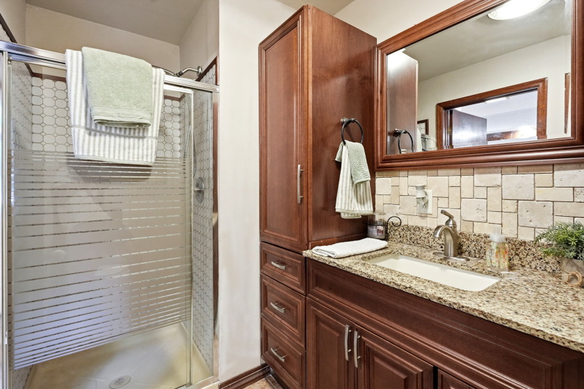 3 bedroom Lakefront Contemporary on Power-boating Lake! - photo 20