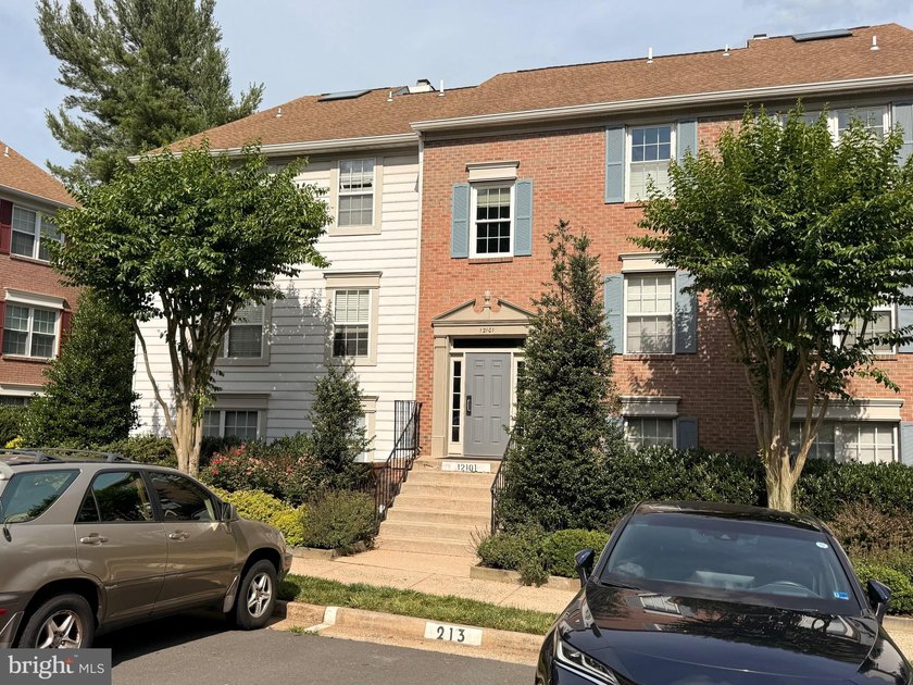 This beautiful condo is nestled in the heart of Fairfax - photo 4