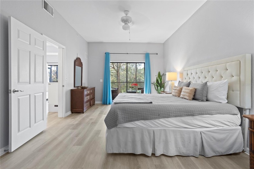 Under contract-accepting backup offers. Welcome to this - photo 12