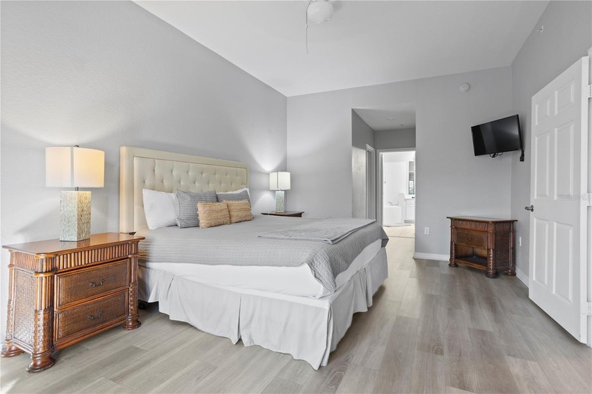 Under contract-accepting backup offers. Welcome to this - photo 13