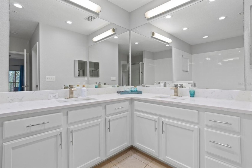 Under contract-accepting backup offers. Welcome to this - photo 14