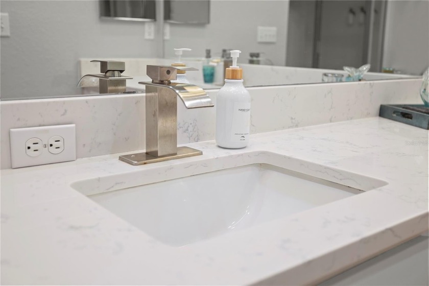 Under contract-accepting backup offers. Welcome to this - photo 15