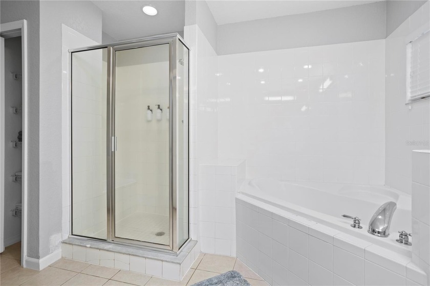 Under contract-accepting backup offers. Welcome to this - photo 17