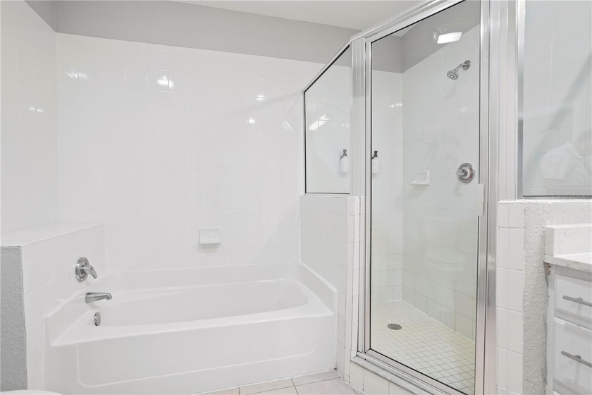 Under contract-accepting backup offers. Welcome to this - photo 19