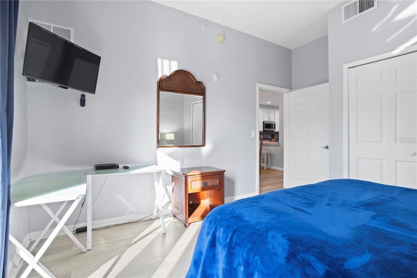 Under contract-accepting backup offers. Welcome to this - photo 22