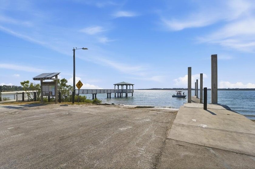 This private, wooded 0.80-acre homesite offers an outstanding - photo 4