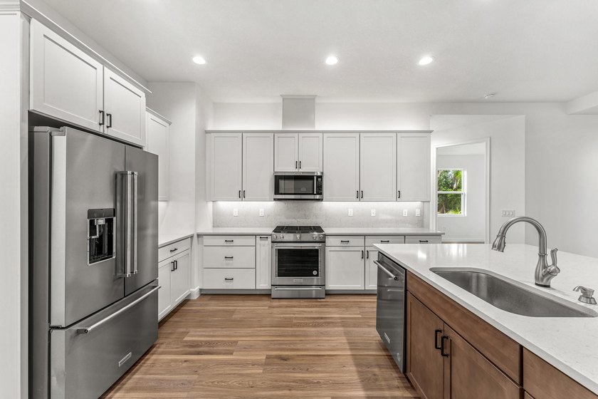 Welcome to your dream home, where modern elegance meets - photo 10