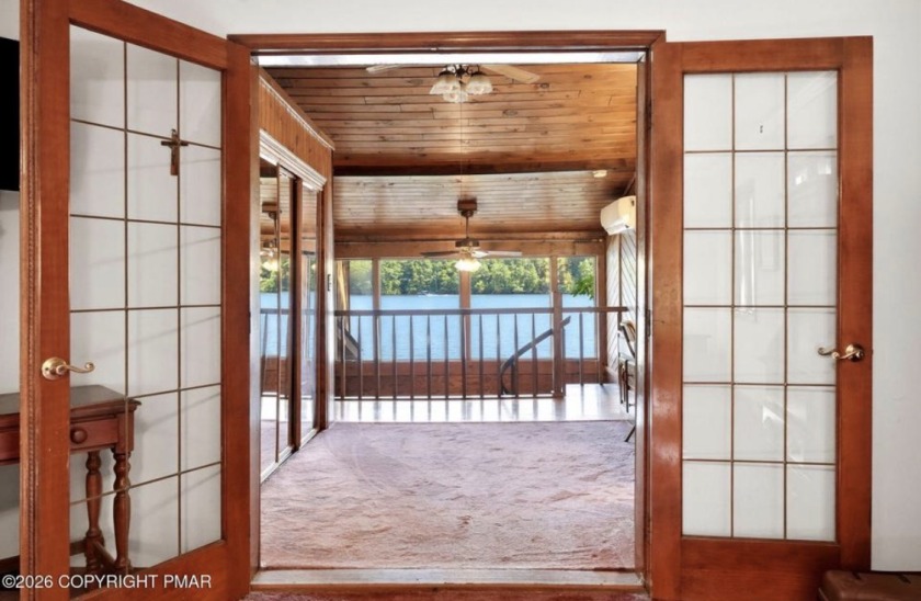 3 bedroom Lakefront Contemporary on Power-boating Lake! - photo 27