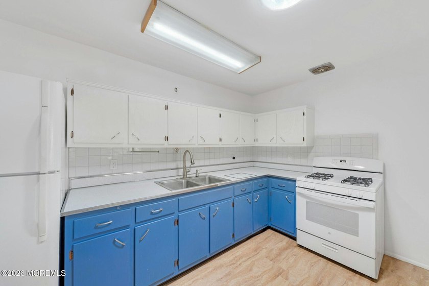 Bright and inviting, this two-bedroom, one-bath home in Cedar - photo 13