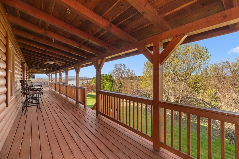 ** FRESHLY PAINTED EXTERIOR** Welcome to 811 Pinnacle Dr - a - photo 40