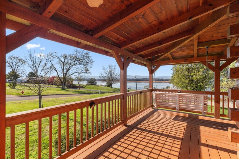** FRESHLY PAINTED EXTERIOR** Welcome to 811 Pinnacle Dr - a - photo 42