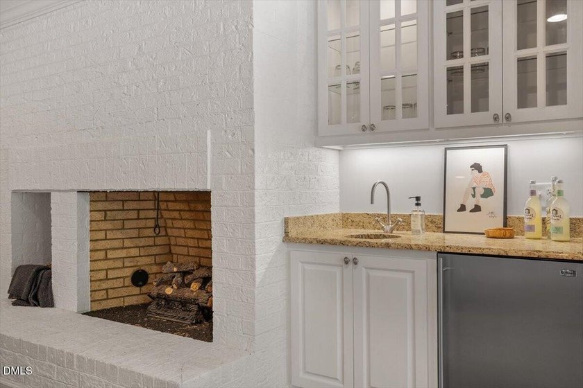 Sprawling, light-filled ranch with a full walk-out basement in - photo 42