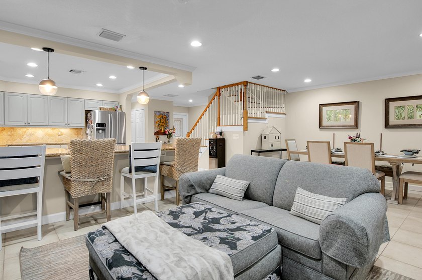 Beautifully updated and spacious townhome in the heart of - photo 3