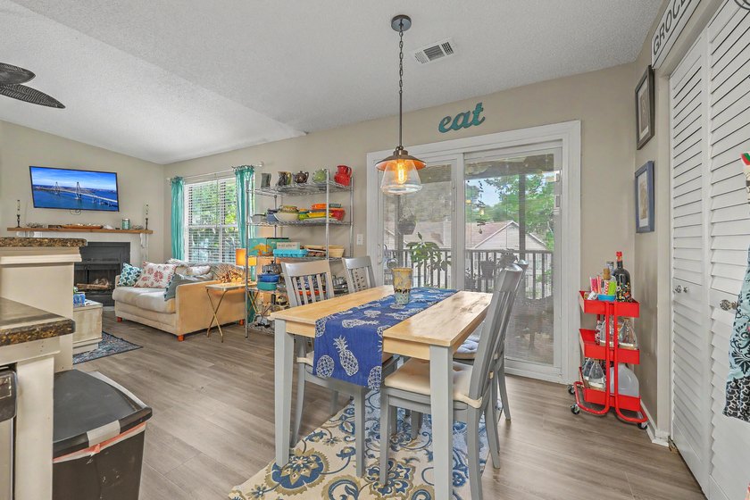 Welcome home to this beautifully updated 2-bedroom, 2-bath - photo 8