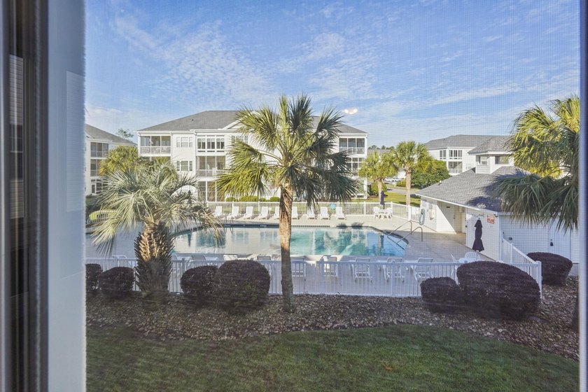 Perfectly positioned just minutes from the beautiful shoreline - photo 18
