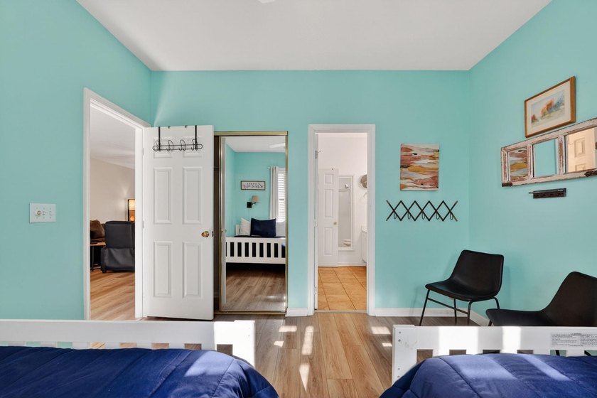 Perfectly positioned just minutes from the beautiful shoreline - photo 23