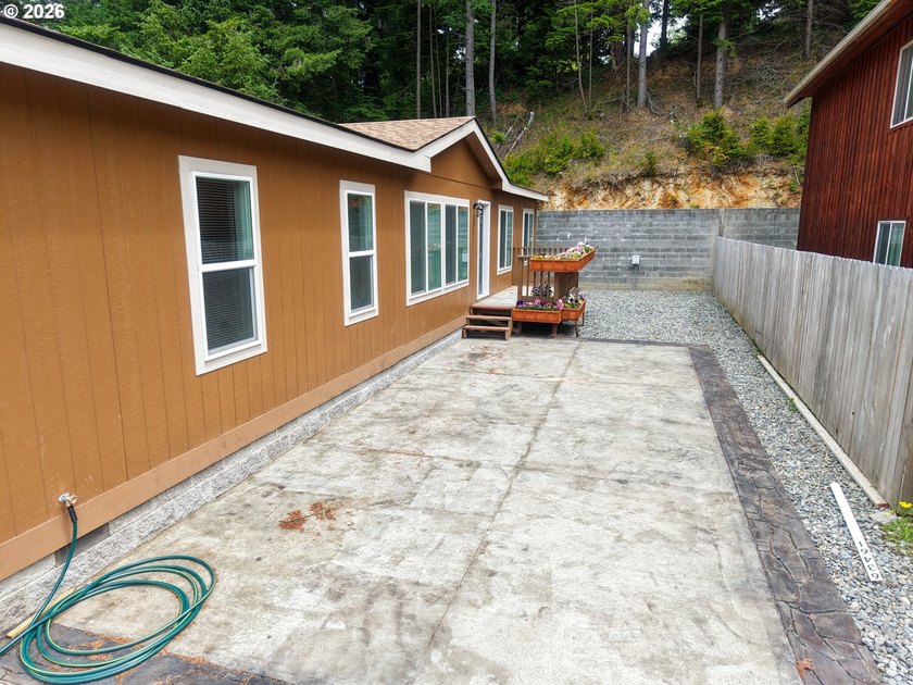 Brand new and never lived in, this 2025 manufactured home is - photo 3