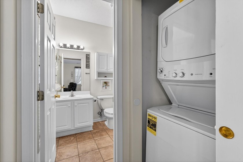 Perfectly positioned just minutes from the beautiful shoreline - photo 26