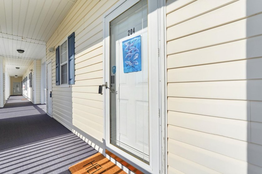 Perfectly positioned just minutes from the beautiful shoreline - photo 33