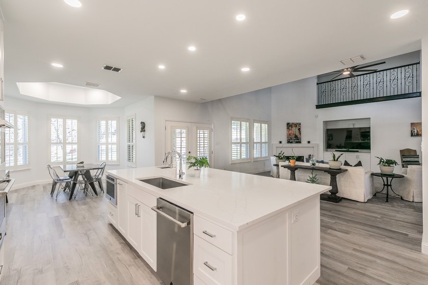 Exquisite Lakeside Luxury in the Resort at Eagle Mountain Lake - photo 16