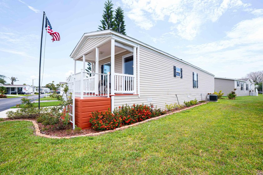 Welcome to this charming 2-bedroom, 1-bathroom manufactured home - photo 17