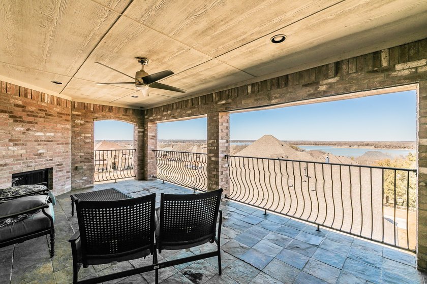 Exquisite Lakeside Luxury in the Resort at Eagle Mountain Lake - photo 37