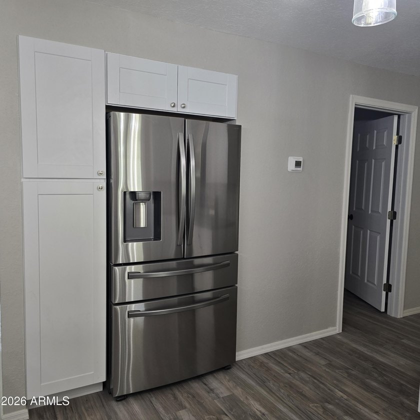 ON LEASED LAND: This home is absolutely gorgeous!! It has been - photo 4