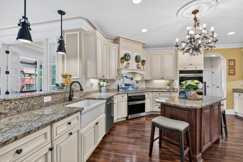 Five-bedroom, three-and-a-half-bathroom, all-brick-and-stone - photo 13
