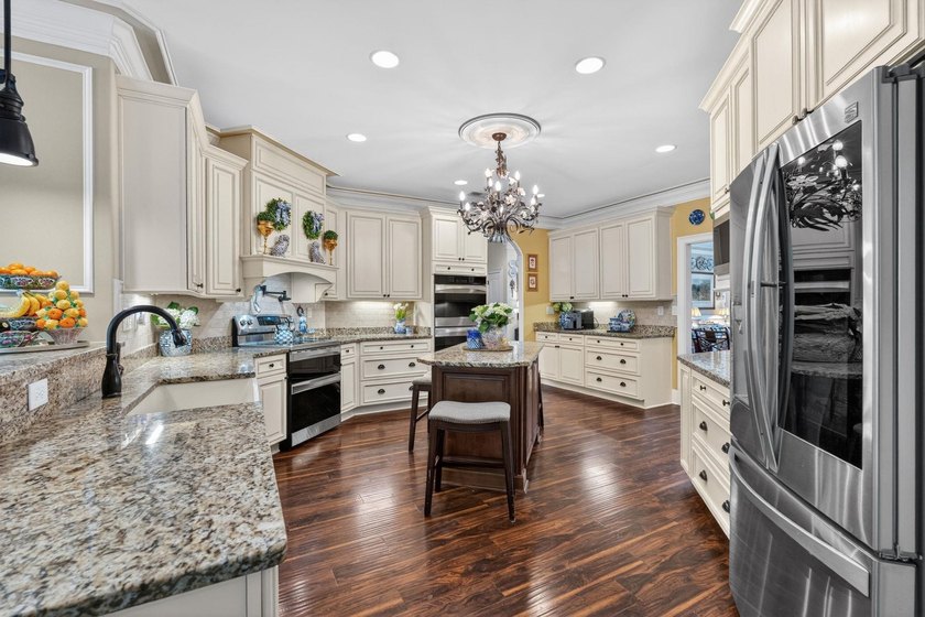 Five-bedroom, three-and-a-half-bathroom, all-brick-and-stone - photo 14