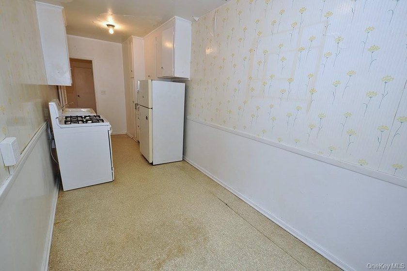 Great opportunity to own a two-bedroom co-op in sought-after - photo 17