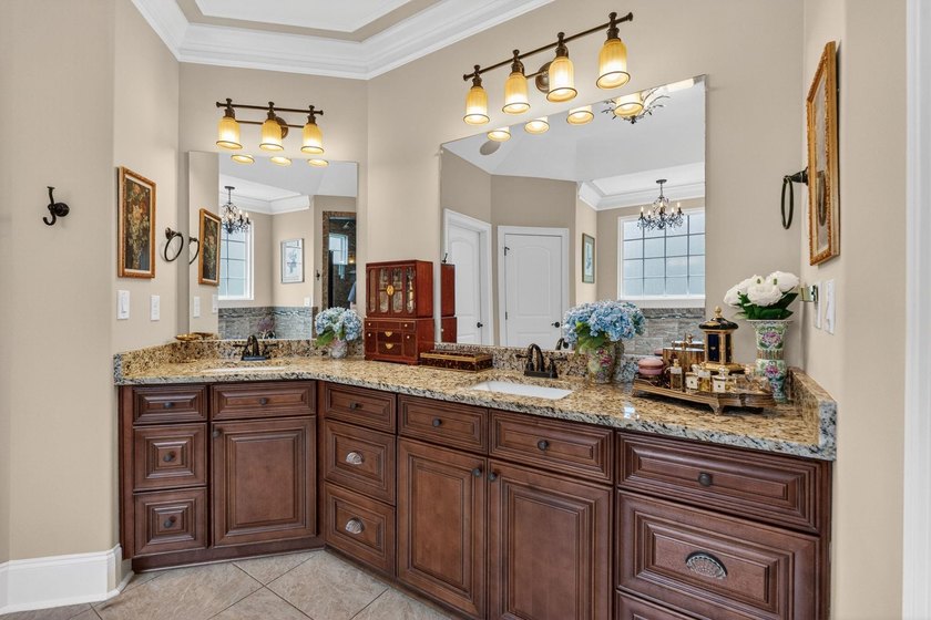 Five-bedroom, three-and-a-half-bathroom, all-brick-and-stone - photo 26