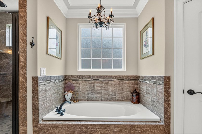 Five-bedroom, three-and-a-half-bathroom, all-brick-and-stone - photo 27