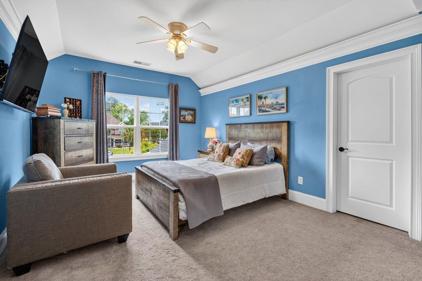 Five-bedroom, three-and-a-half-bathroom, all-brick-and-stone - photo 36