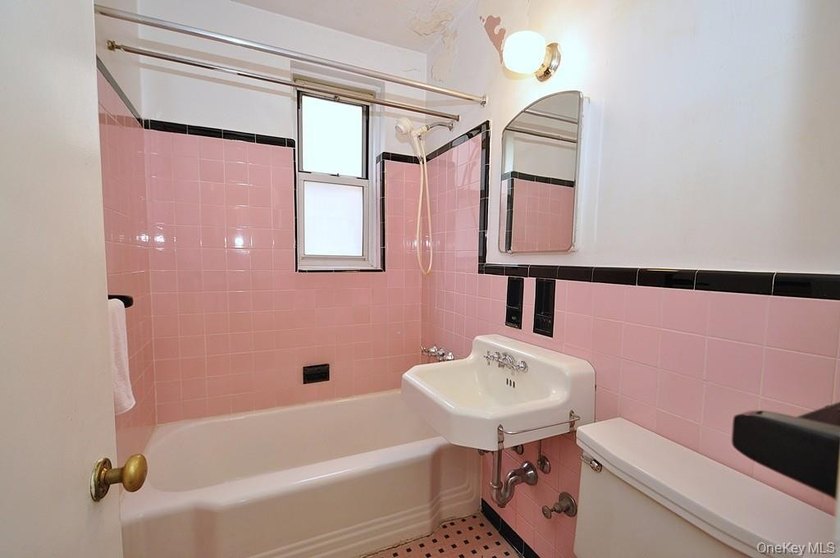 Great opportunity to own a two-bedroom co-op in sought-after - photo 36
